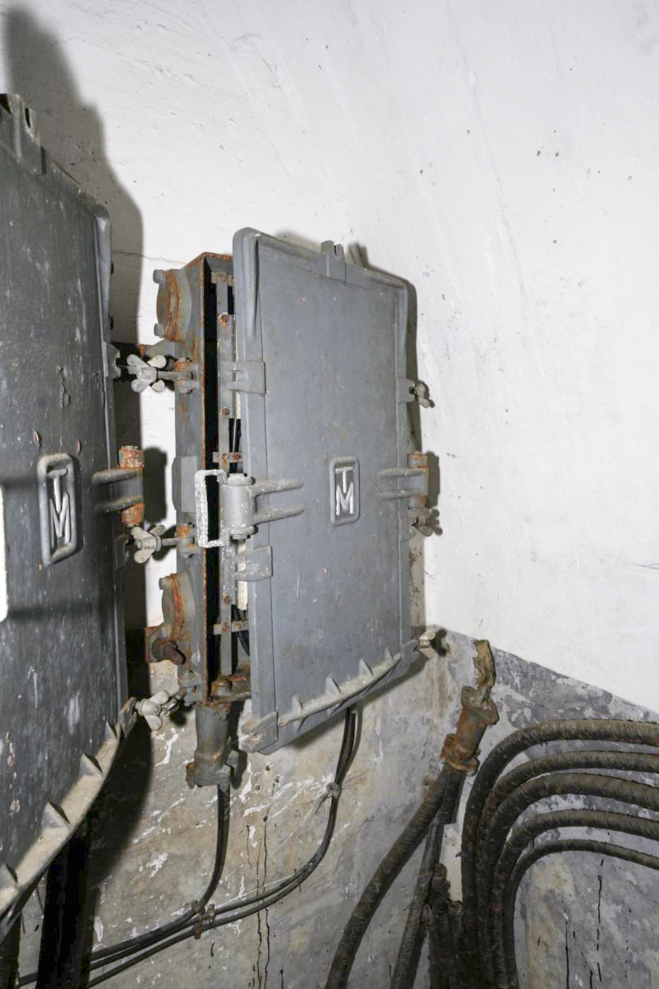 Ligne Maginot - VULMIS OU VULMIX - (Position d'artillerie préparée) - Central Téléphonique installé dans l'ancien magasin à poudre caverne - duomaxw