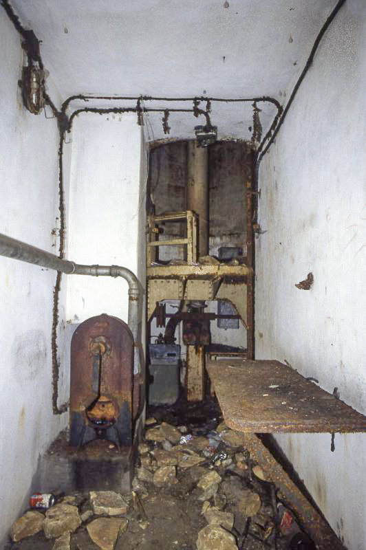 Ligne Maginot - FOND D'HAVANGE - C34 - (Casemate d'infanterie - Simple) - L'étage inférieur
Vers la cloche JM - Valentin Hemmert