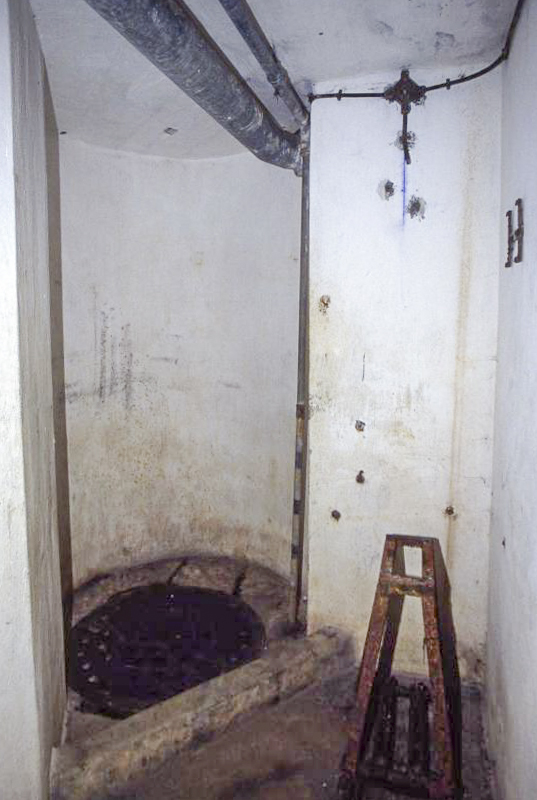 Ligne Maginot - FOND D'HAVANGE - C34 - (Casemate d'infanterie - Simple) - L'étage inférieur
Le puits - Valentin Hemmert