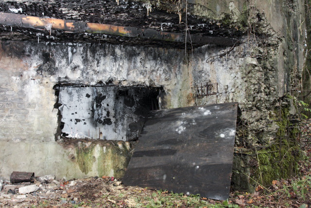 Ligne Maginot - Casemate du Gros Bois - La facade arrière de la casemate - www.arnaultjl-photo.com