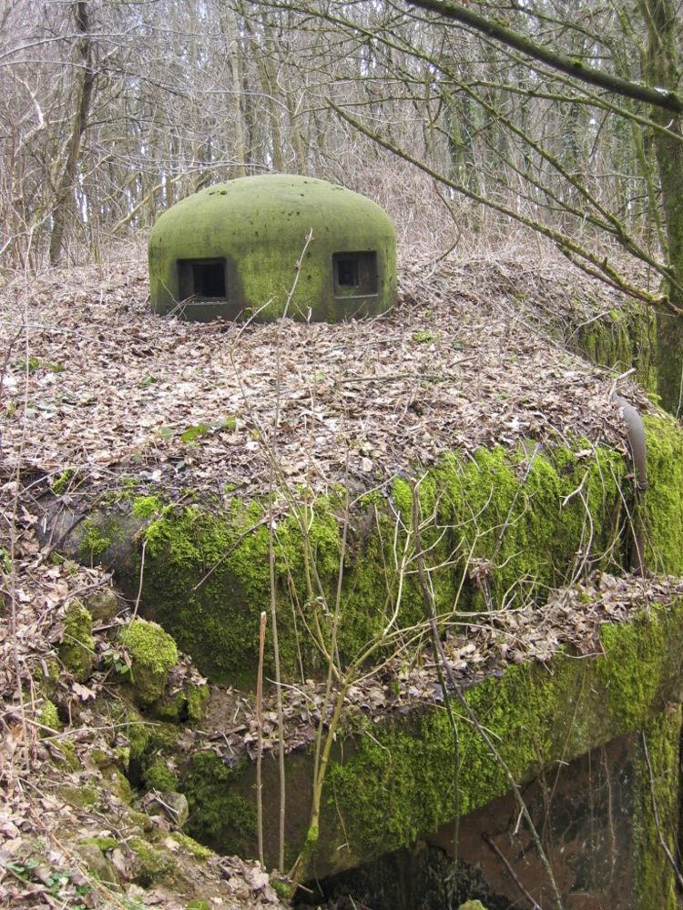 Ligne Maginot - GROS BOIS - C35 - (Casemate d'infanterie) - La cloche GFM domine la casemate - Michel Teiten