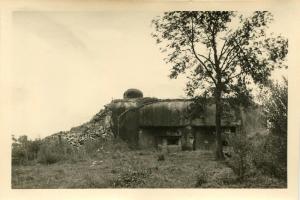 Ligne Maginot - BRUILLE SUD 1 - (Casemate d'infanterie - Simple) - La casemate après les combats.
Photo allemande