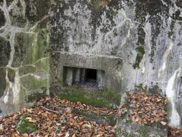Ligne Maginot - HESTROFF NORD 2 - (Blockhaus pour arme infanterie) - L'embrasure avec sa trémie Condé.