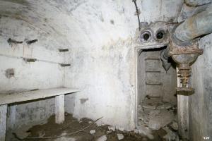 Ligne Maginot - SELOGES - (Ouvrage d'infanterie) - Bloc 7
Le bas du bloc, puits d'accés