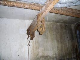 Ligne Maginot - KREKELBUSCH - X15 - (Abri) - Coffre sud
Renvois du palan permettant la descente et remontée de matériel vers la partie souterraine de l'abri