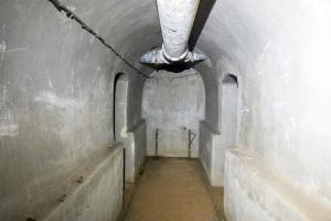 Ligne Maginot - CHENES BRULES - X23 - (Abri) - Extrémité de galerie. Chambres troupe pour 22 hommes de chaque côté