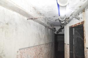 Ligne Maginot - LANGHEP NORD - C63 - (Casemate d'infanterie - Simple) - Le couloir inférieur vers la chambrée et le local technique