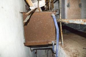 Ligne Maginot - LANGHEP SUD - C64 - (Casemate d'infanterie - Simple) - Cuve a eau posée au dessus de la trémie de l'escalier.