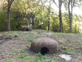 Ligne Maginot - BOIS DE LAUDREFANG NORD - C76 - (Casemate d'infanterie - Simple) - Les dessus
Les deux cloches mitrailleuses et arme mixte