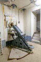 Ligne Maginot - JANUS - (Ouvrage d'artillerie) - Bloc 2
Mortiers de 81. L'escalier au fond à droite mène à la sortie de secours.