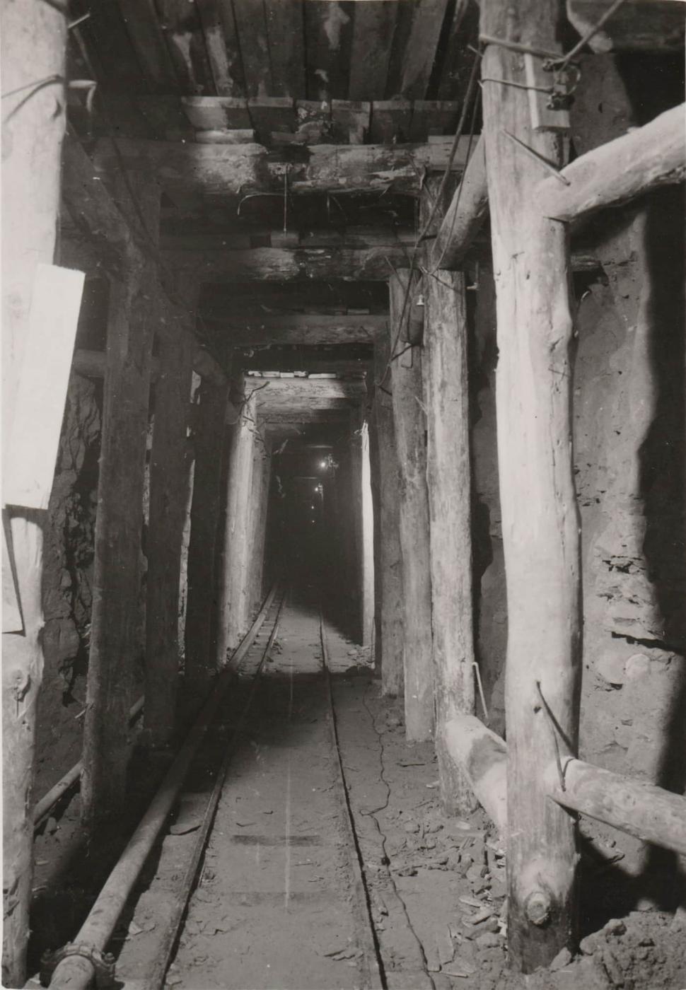 Ligne Maginot - METRICH - A17 - (Ouvrage d'artillerie) - Construction de l'ouvrage par la société La Construction Générale
Photo prise aux environs de 1932
Percement des galeries et locaux  - Pierre BRIAND