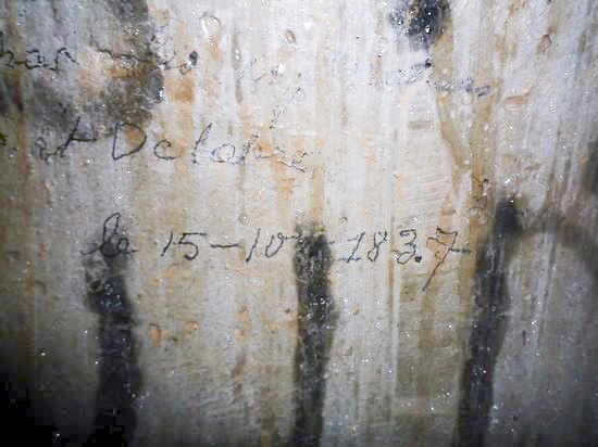 Ligne Maginot - GROS BOIS - X1 (QUARTIER LUDELANGE - I/128°RIF) - (Abri) - Graffiti dans l'égout visitable - Association La Lorraine à travers les siècles
