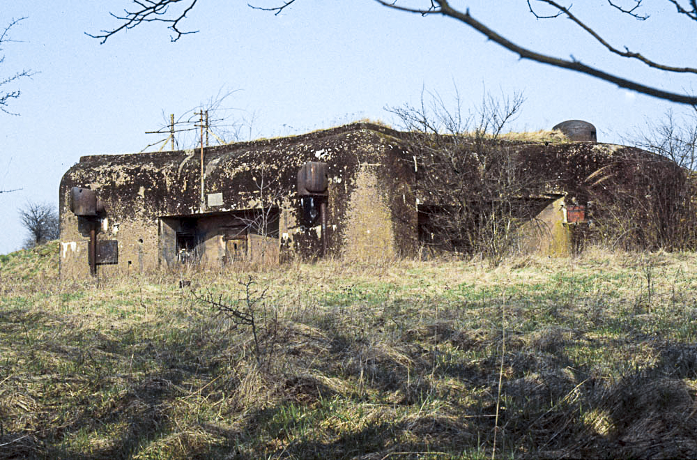 Ligne Maginot - GRAND LOT - C36 - (Casemate d'infanterie - Double) - Vue d'ensemble de la casemate avant sa restauration - Michel Teiten