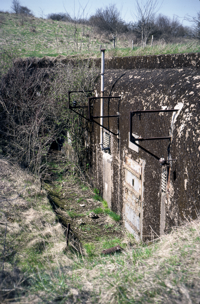 Ligne Maginot - PETERSBERG EST - C40 - (Casemate d'infanterie - Simple) - Vue de la façade arrière de la casemate
1982 - Michel Teiten