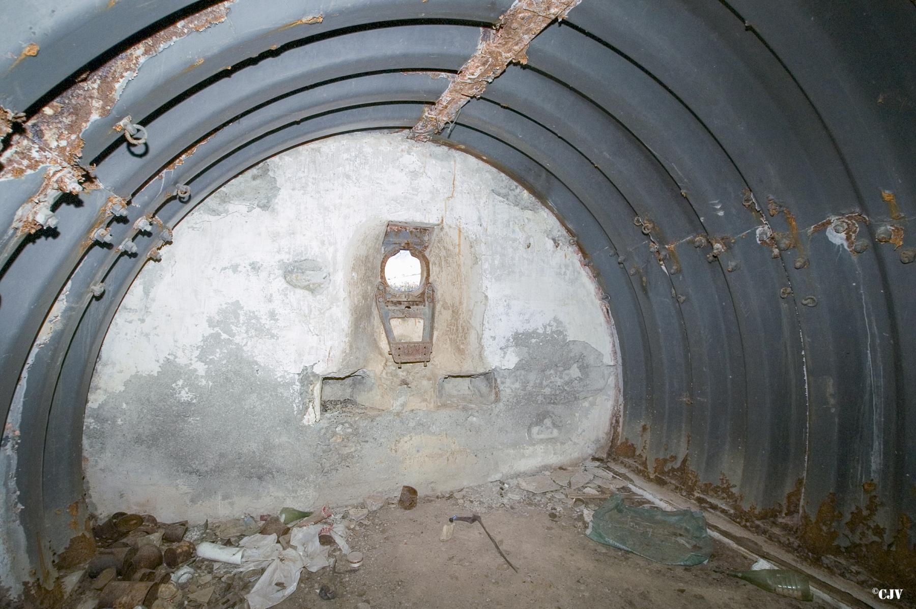 Ligne Maginot - SELOGES - (Ouvrage d'infanterie) - Bloc 4
Trémie type C2R pour mitrailleuse Hotchkiss 8mm mle 1914. - Lia VERMEULEN
