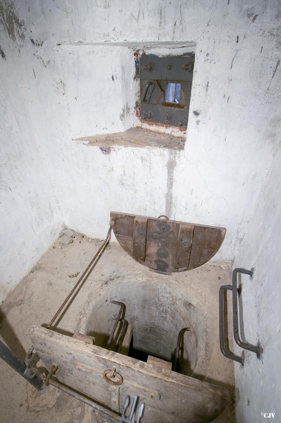 Ligne Maginot - SELOGES - (Ouvrage d'infanterie) - Bloc 7
Le haut du puits d'accès du bloc - Caspar Vermeulen