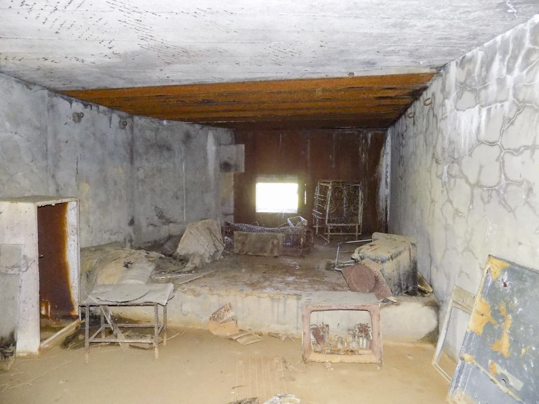 Ligne Maginot - A100 - LA CHAUSSEE - LE FAUNAN - (Blockhaus lourd type STG / STG-FCR - Double) - Créneau AC vers l'ouest - R Tucker