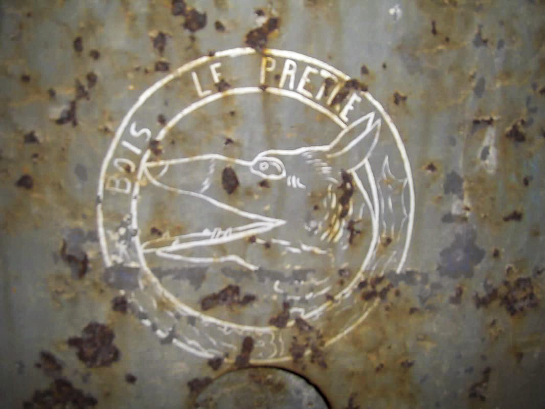 Ligne Maginot - KOENIGSMACKER NORD - C48 - (Casemate d'infanterie - Simple) - Insigne 'les loups de Bois le Prêtre', appartenant au 167° RIF, sur une des portes de la casemate - lemagehinault