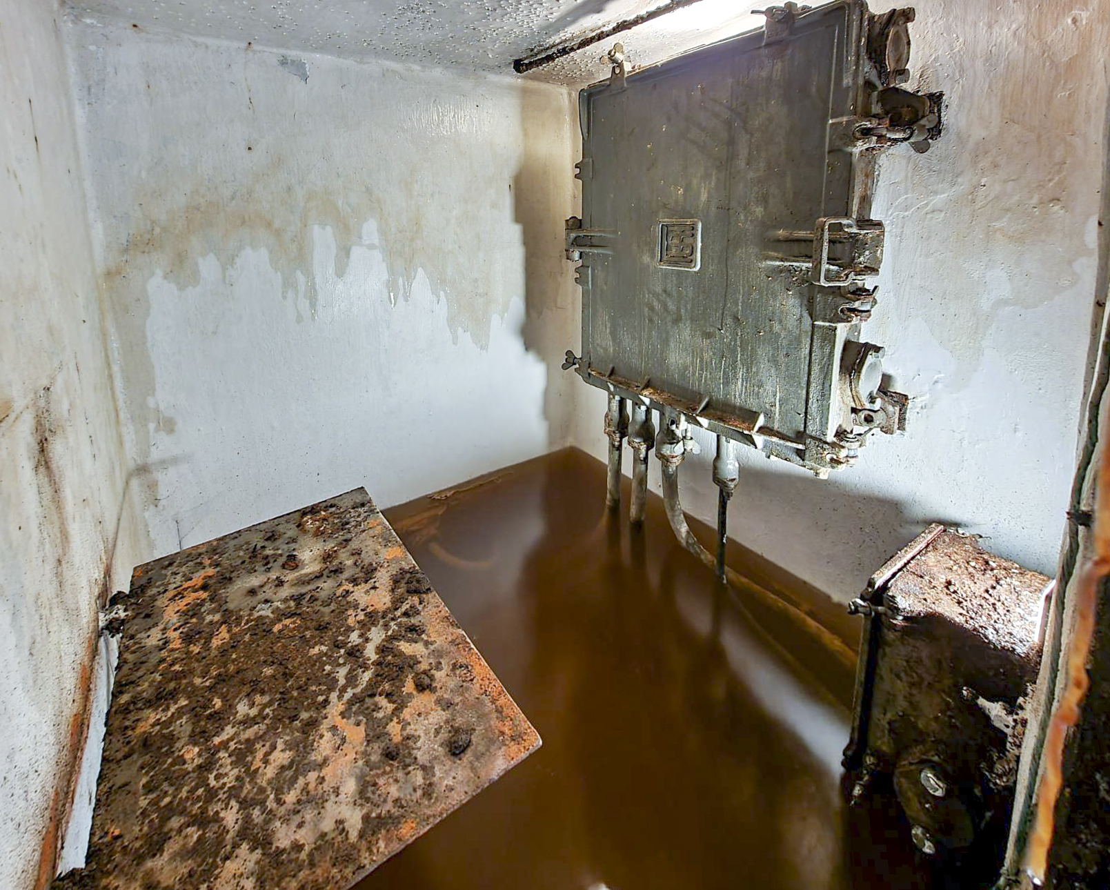 Ligne Maginot - 82M - (Chambre de coupure) - Vue d'ensemble du local téléphonique - DK_Antoine4