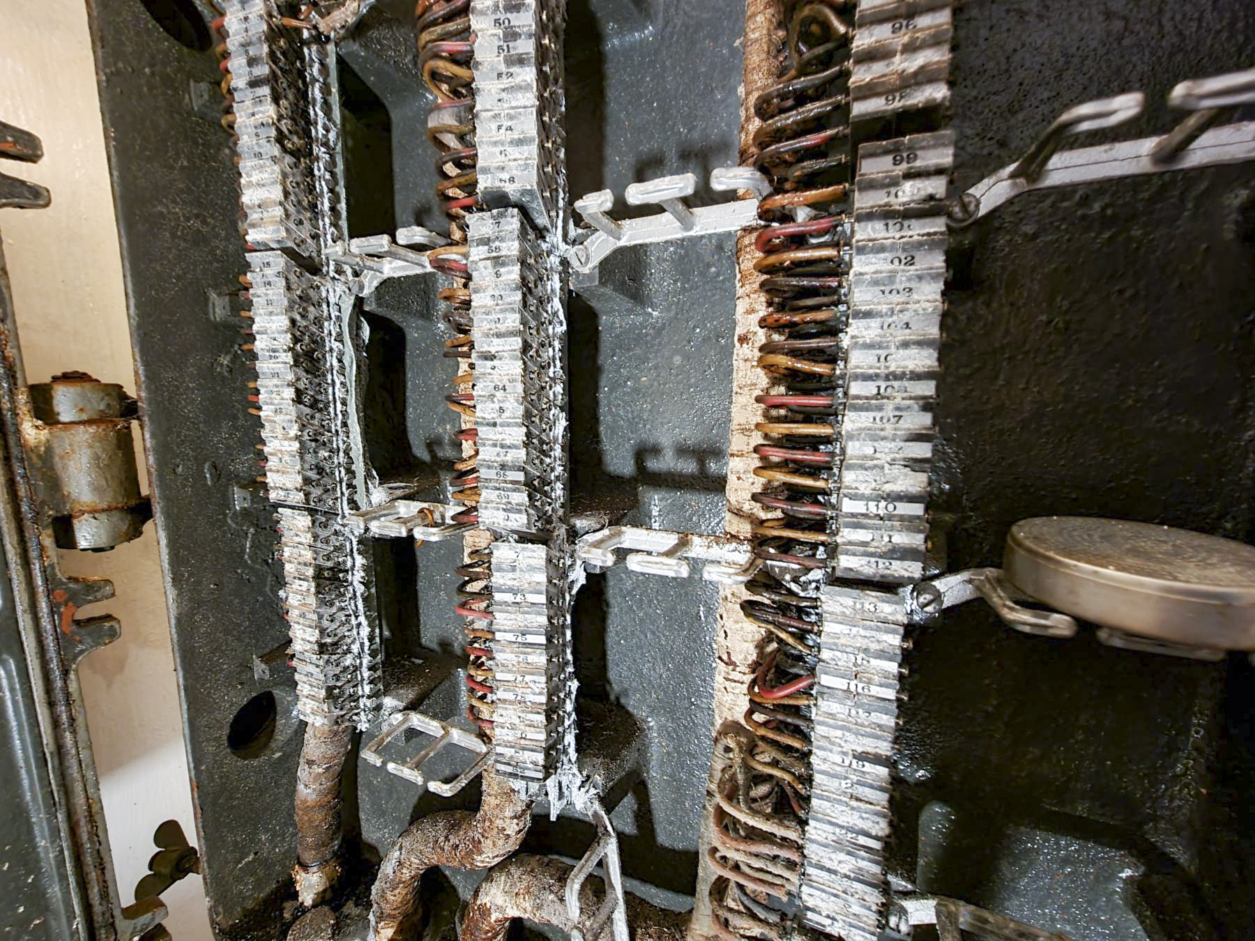 Ligne Maginot - 82M - (Chambre de coupure) - Détail : les numéros sur chaque connexion - DK_Antoine4