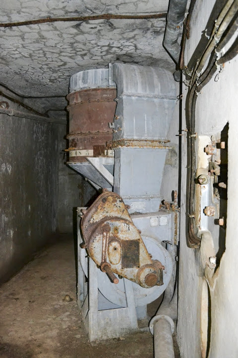 Ligne Maginot - HUMMERSBERG NORD - C53 - (Casemate d'infanterie - Simple) - Les restes du système de ventilation - PAVEL Jan