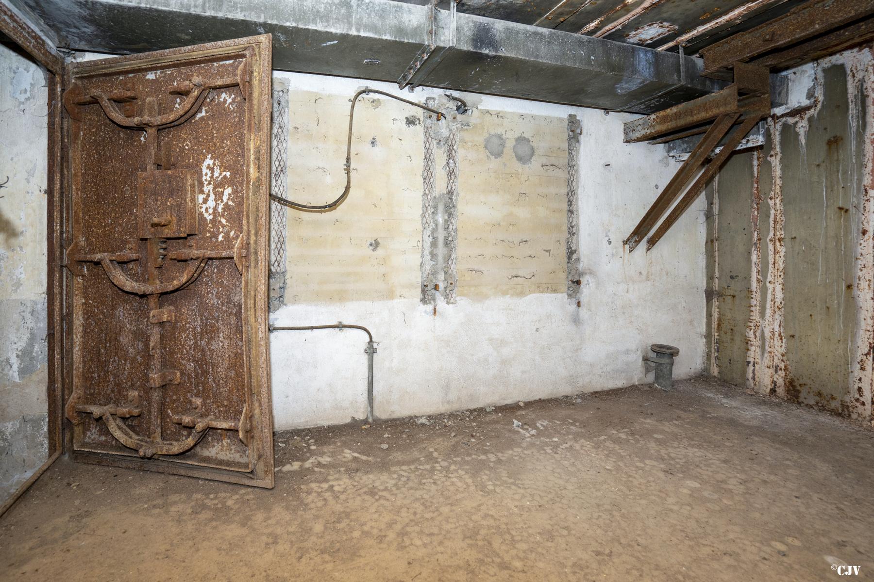 Ligne Maginot - VECKRING NORD - C55 - (Casemate d'infanterie - Simple) - La chambre de tir - Lia VERMEULEN