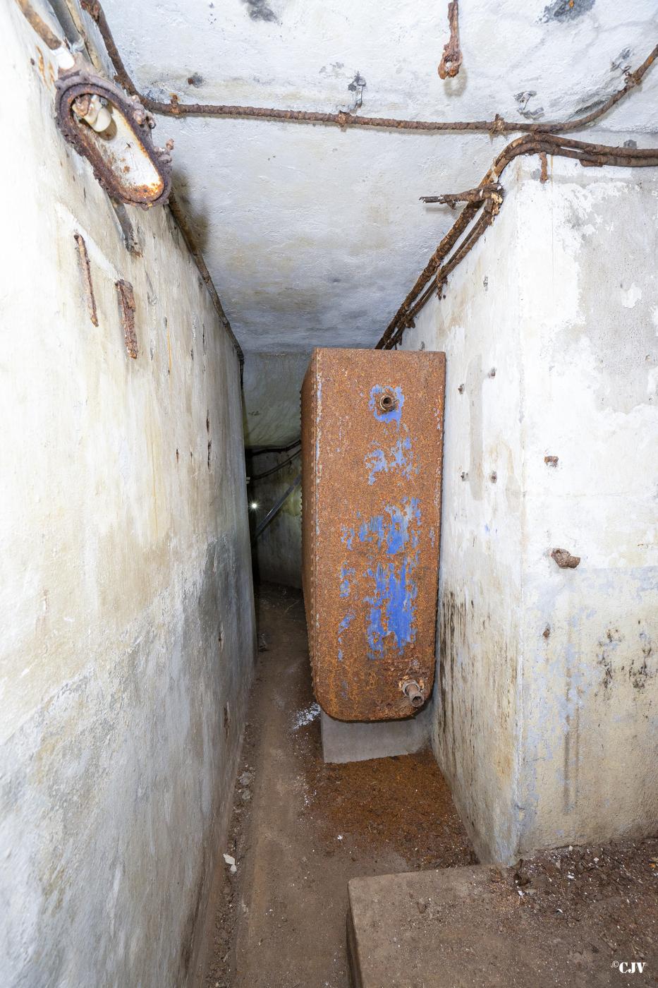 Ligne Maginot - VECKRING NORD - C55 - (Casemate d'infanterie - Simple) - Réservoir dans la galerie de liaison - Lia VERMEULEN