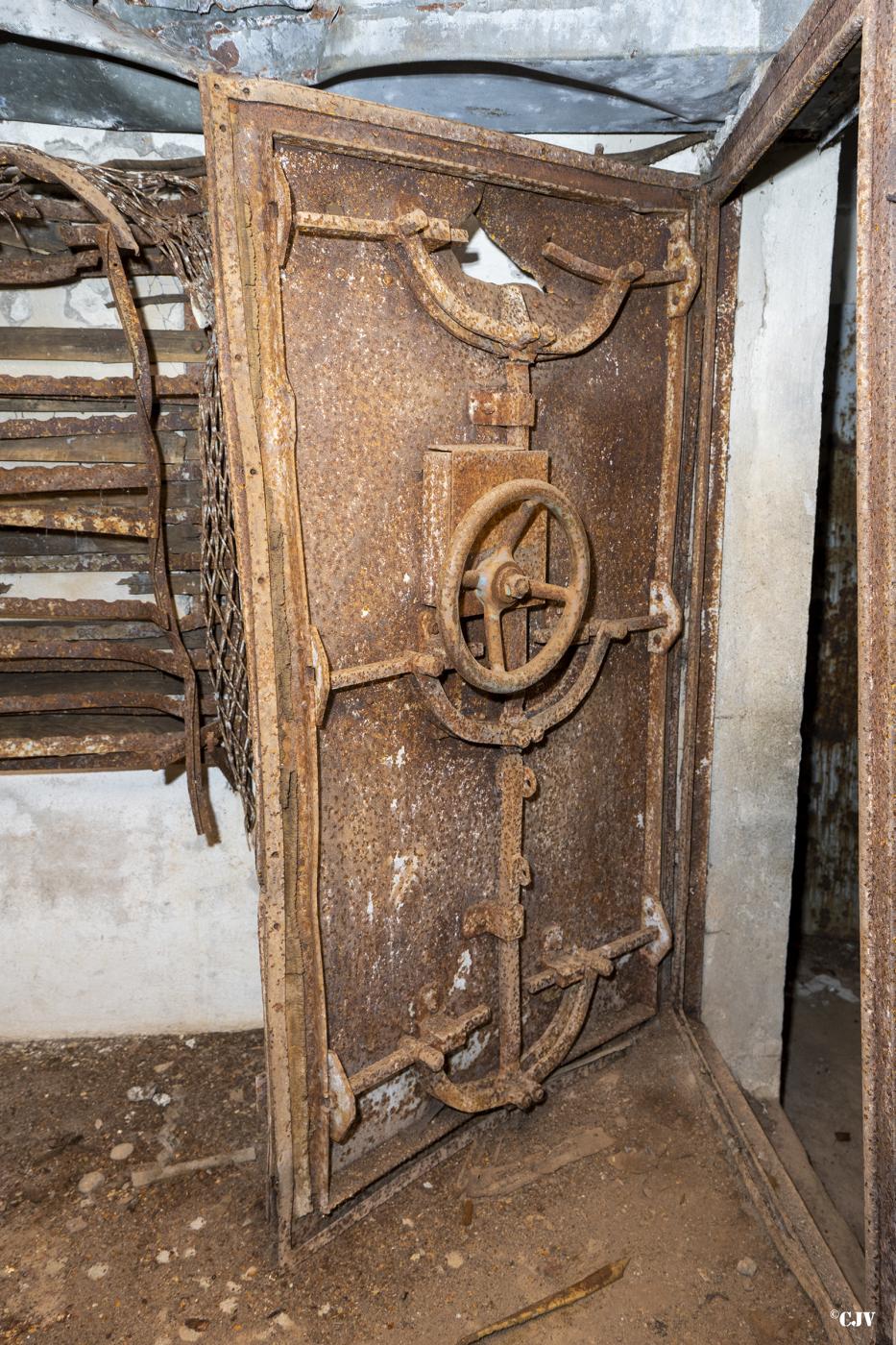 Ligne Maginot - VECKRING SUD - C56 - (Casemate d'infanterie - Simple) - La porte de la chambre de tir - Lia VERMEULEN