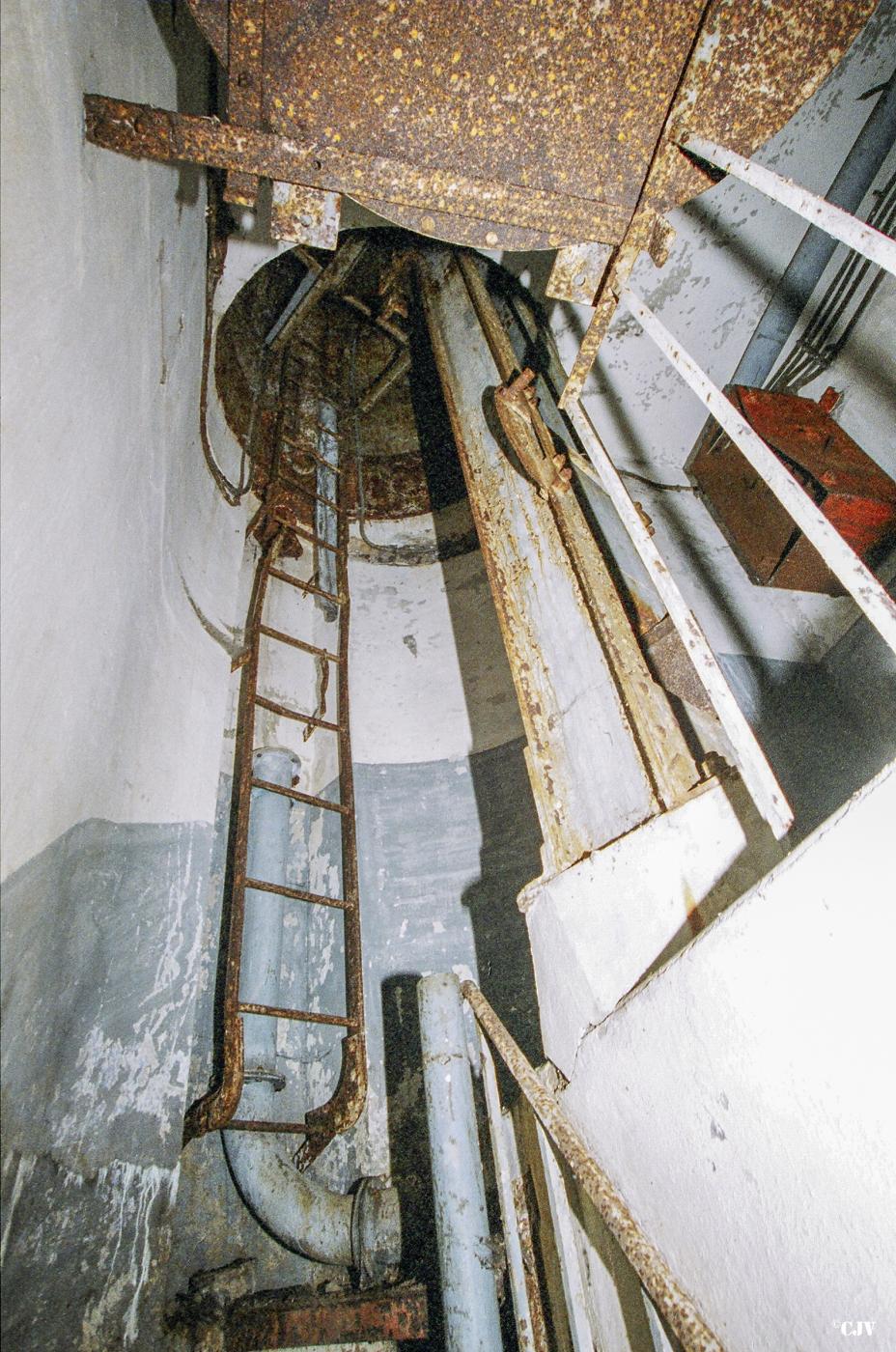 Ligne Maginot - VECKRING SUD - C56 - (Casemate d'infanterie - Simple) - La cloche GFM - Lia VERMEULEN
