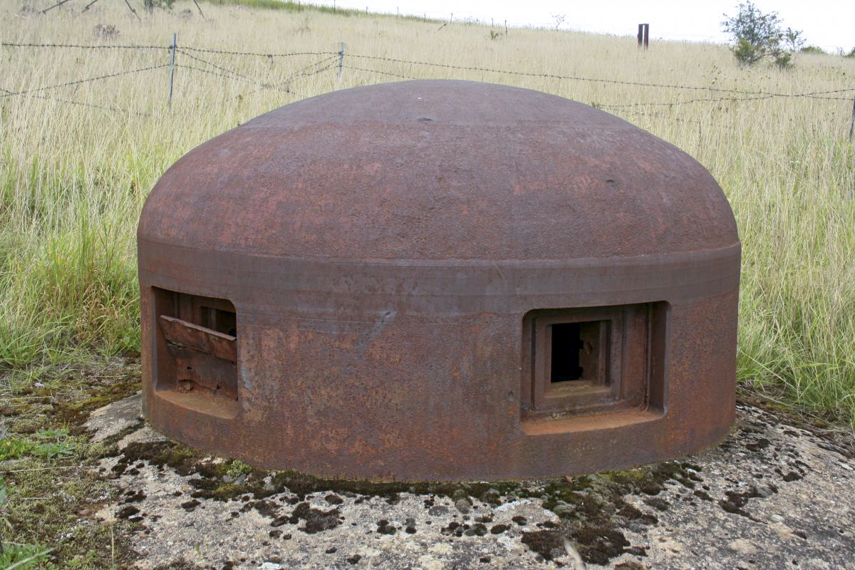 Ligne Maginot - PETERSBERG - X4 - (Abri actif) - Vue rapprochée de la cloche GFM au-dessus du coffre du haut - Michel Teiten