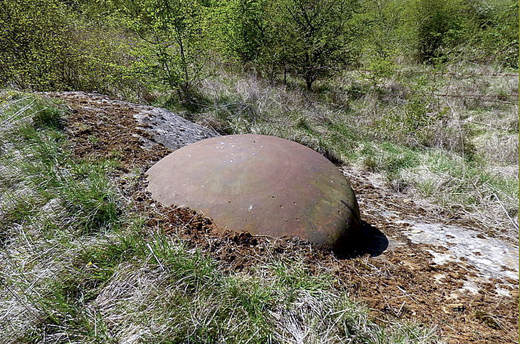 Ligne Maginot - PETERSBERG - X4 - (Abri actif) - La cloche pour jumelage de mitrailleuses Reibel du bloc d'entrée bas - sylvie laure lambert