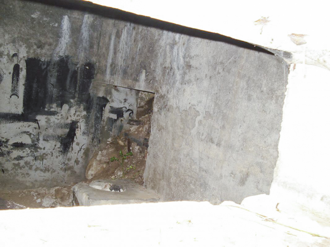 Ligne Maginot - BB1 - ECLUSE NORD - (Blockhaus pour canon) - L’intérieur, l'entrée - R Tucker