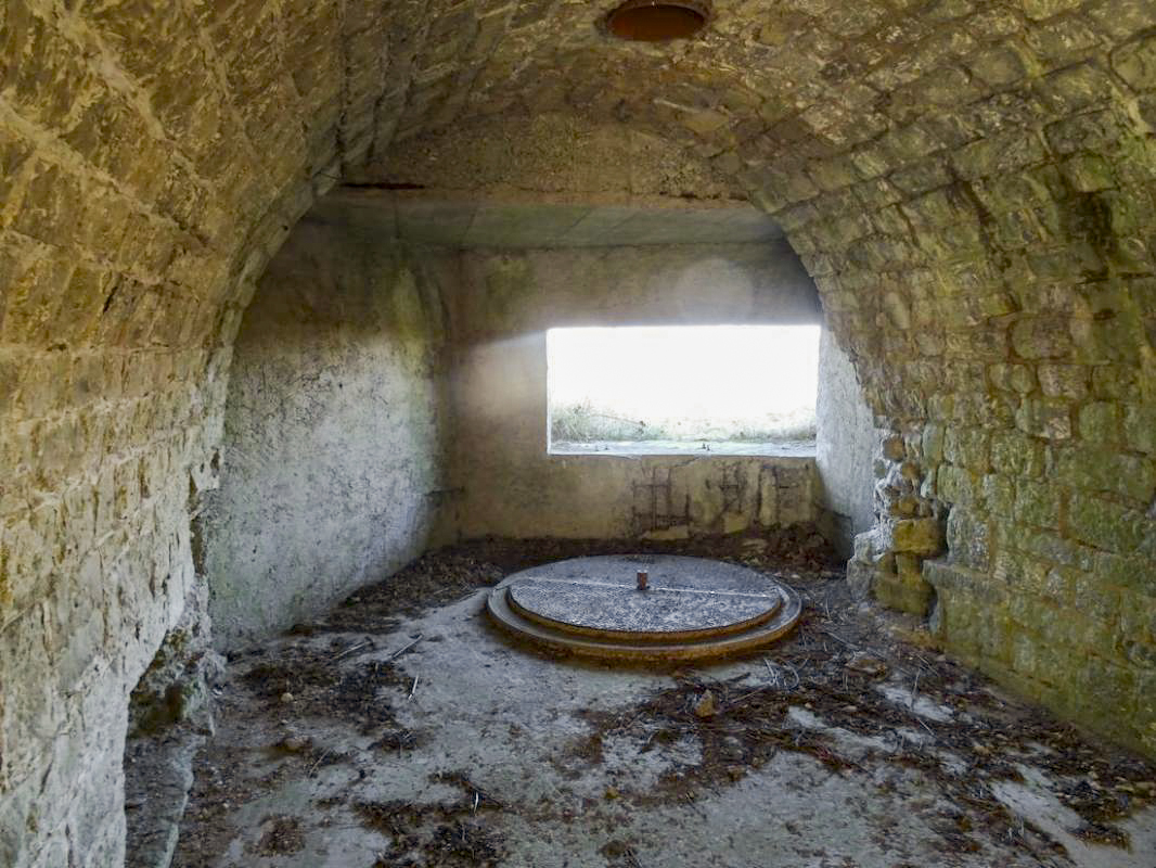 Ligne Maginot - BB7 - CHARLEMONT NORD - (Blockhaus pour canon) - L'intérieur de la casemate. - ammagsdr
