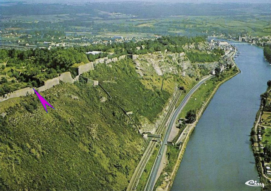 Ligne Maginot - CHARLEMONT - SUD - (Observatoire d'artillerie) - Positionnement de l'observatoire sur une carte postale des années 1970. - CIM (Combier Imprimeur Mâcon)