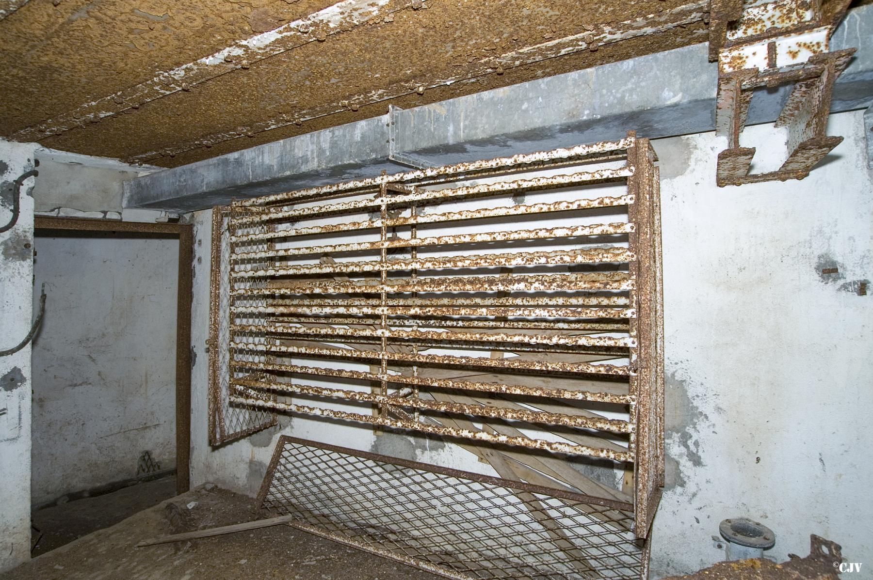 Ligne Maginot - HUBERBUSCH NORD  - C58 - (Casemate d'infanterie) - Chambre de tir
Casier à obus de 37 - Lia VERMEULEN