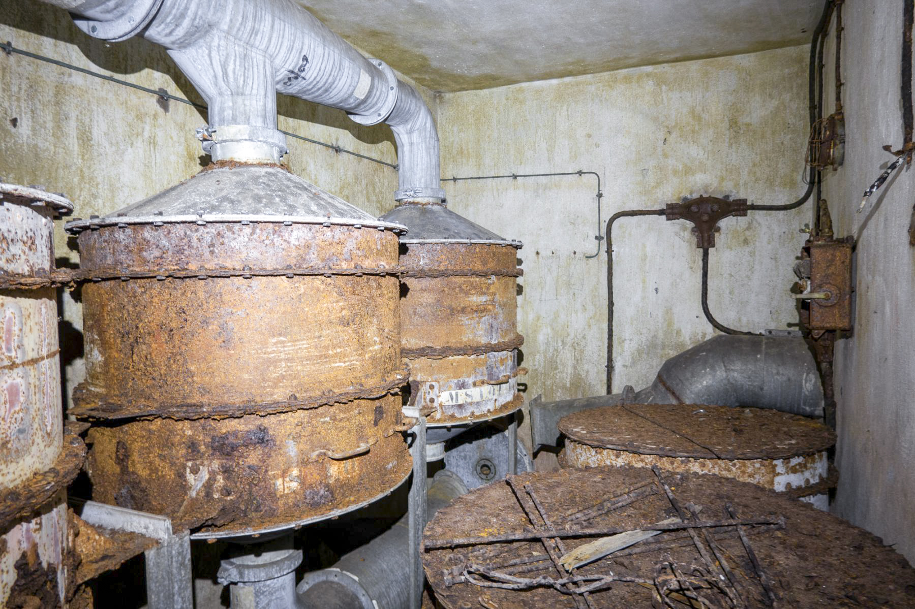 Ligne Maginot - CHENES BRULES - X23 - (Abri) - Coffre Sud
Salle des filtres à l'étage inférieur - Michel Teiten