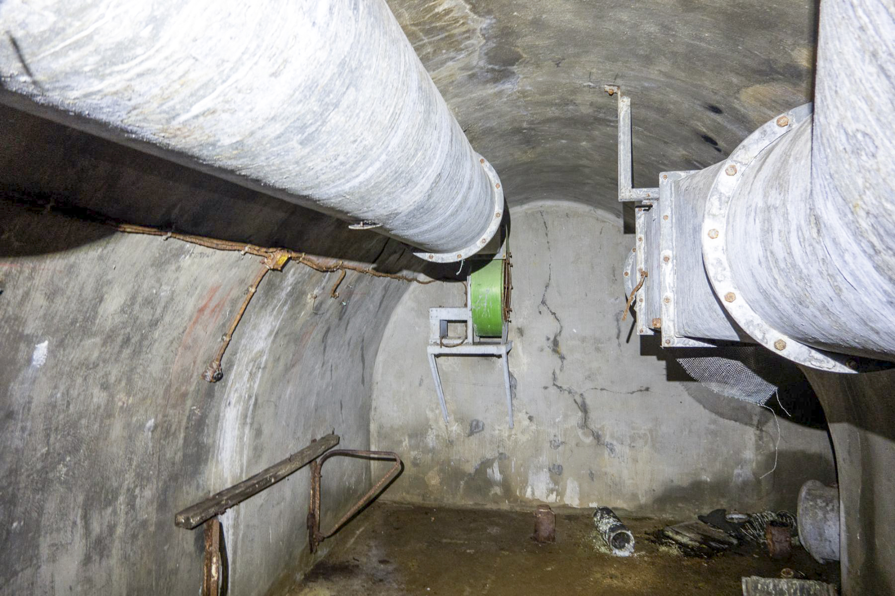 Ligne Maginot - CHENES BRULES - X23 - (Abri) - Chambre du ventilateur à côté de la cage d'escalier du coffre Sud - Michel Teiten