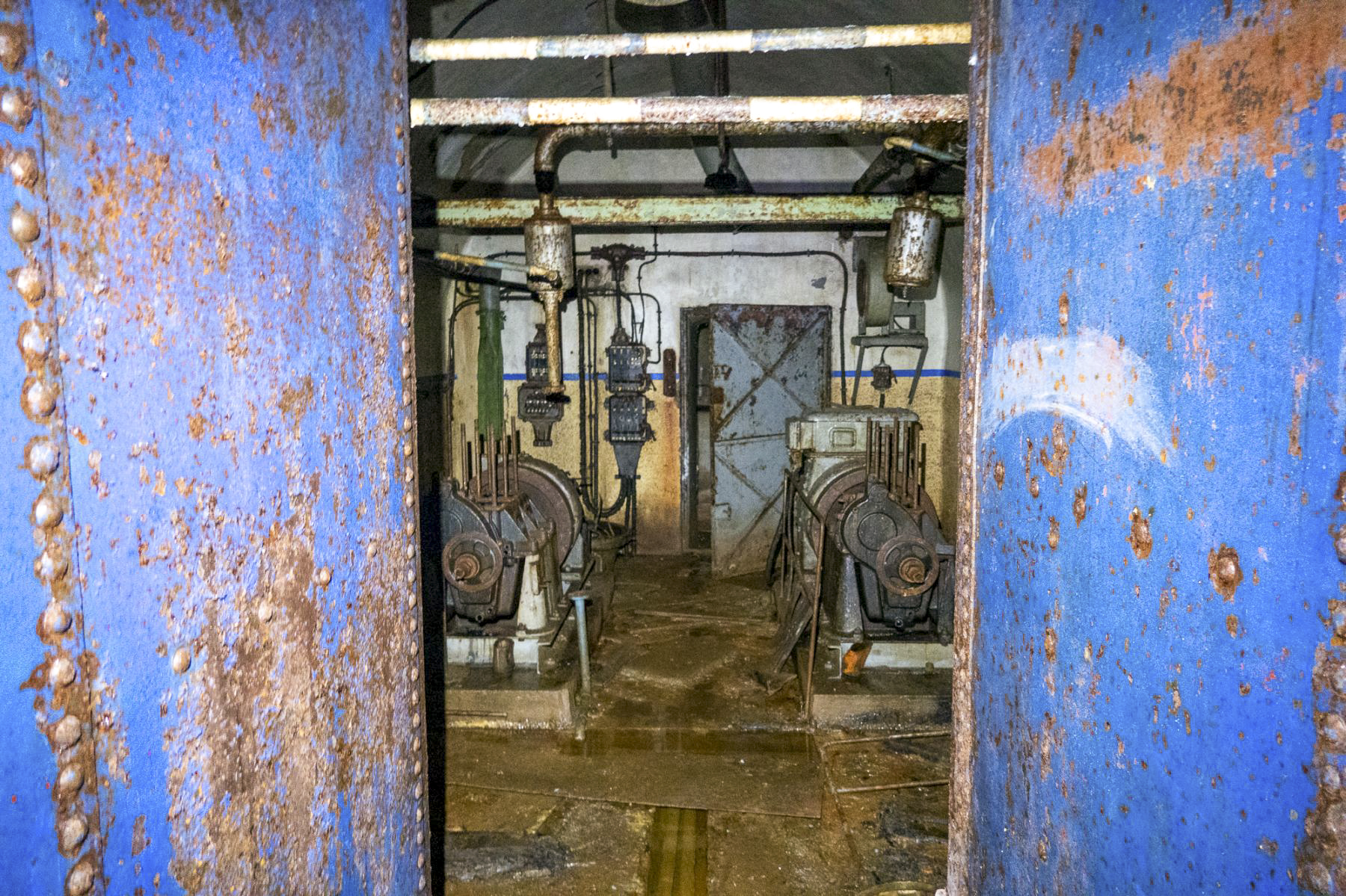 Ligne Maginot - CHENES BRULES - X23 - (Abri) - Usine
Au premier plan les réservoirs - Michel Teiten