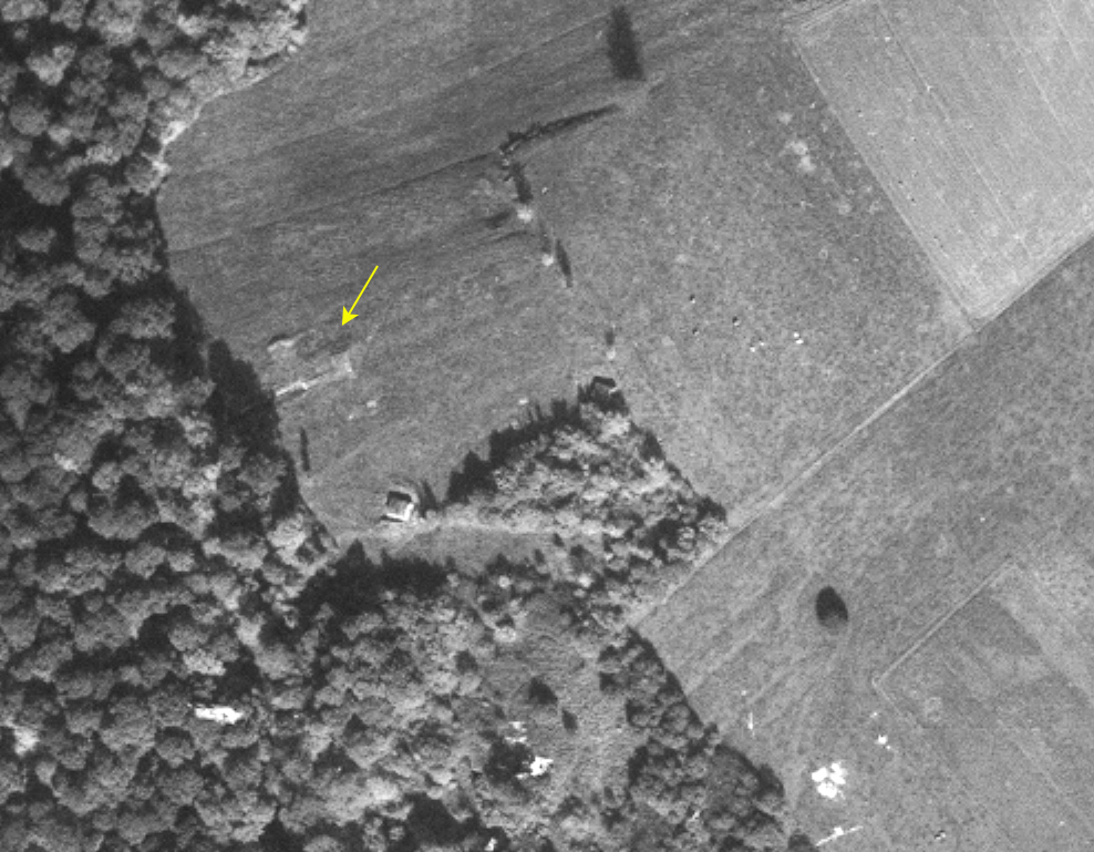 Ligne Maginot - O46 - SONNENBERG - (Observatoire d'artillerie) - On peut distinguer le PC, ainsi que diverses structures proches. Ce document permet de se faire une idée du plan de masse de la structure, chose difficile sur terrain de nos jours. - IGN - Géoportail 1967