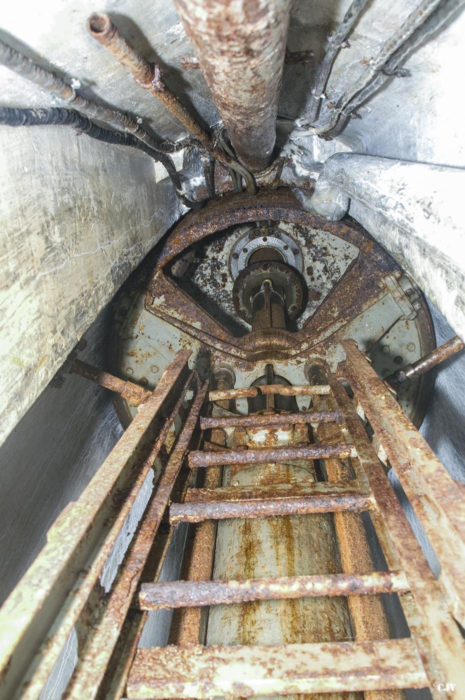 Ligne Maginot - HESTROFF - O10 - (Observatoire d'artillerie) - L'accès à la cloche VP (Vision Périscopique) - Lia VERMEULEN