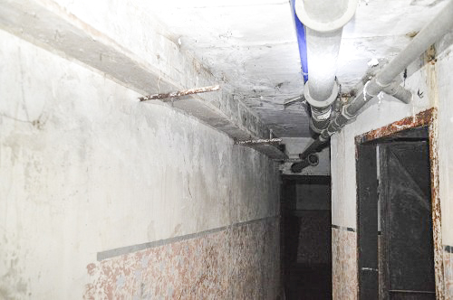 Ligne Maginot - LANGHEP NORD - C63 - (Casemate d'infanterie - Simple) - Le couloir inférieur vers la chambrée et le local technique - Gut didier