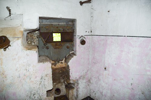 Ligne Maginot - LANGHEP SUD - C64 - (Casemate d'infanterie - Simple) - L’intérieur du créneau pour FM 24/29 de défense de la porte . - Gut didier