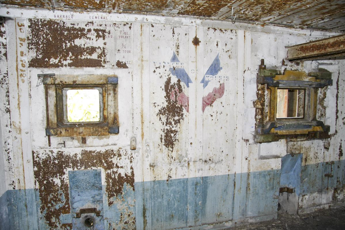 Ligne Maginot - BISTERBERG SUD IV - C68 - (Casemate d'infanterie - Simple) - Intérieur de la chambre de tir avec sa fresque patriotique - Valentin Hemmert