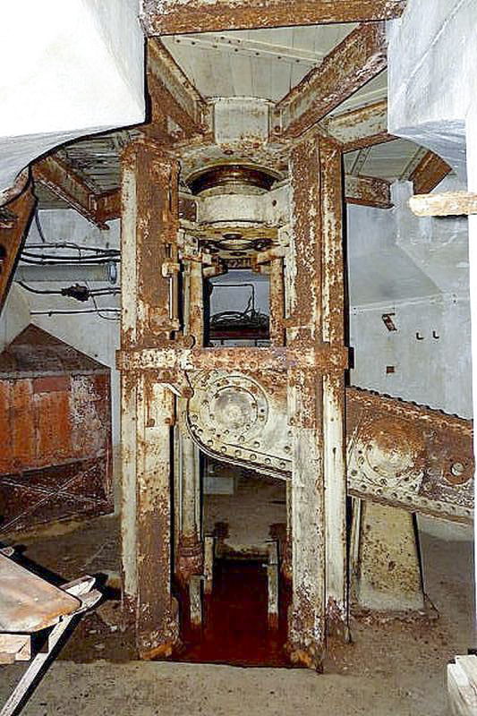 Ligne Maginot - COUME ANNEXE NORD - A30 - (Ouvrage d'infanterie) - Tourelle mitrailleuses - Sylvie Laure LAMBERT