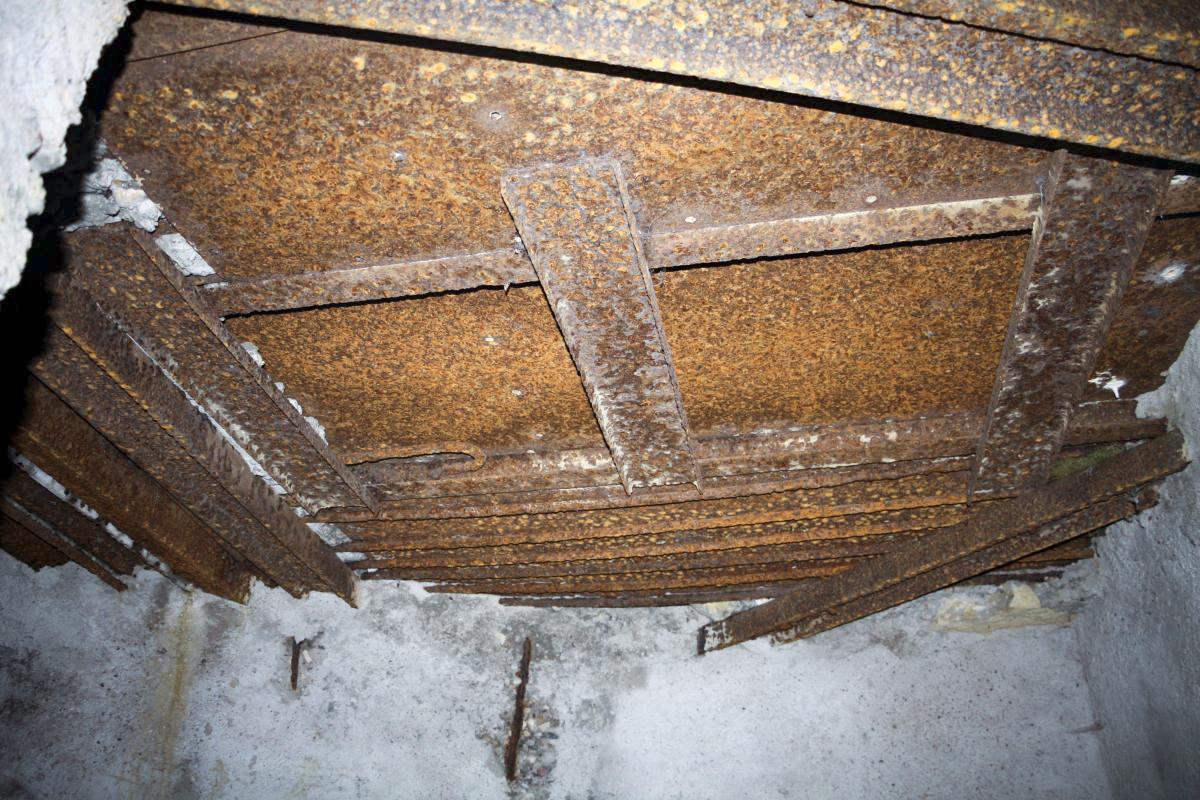 Ligne Maginot - AB32-B - LANDERT OUEST BIS - (Blockhaus pour arme infanterie) - Détail du soutien de la toiture: un morceau de voie de 60? - Fré Do