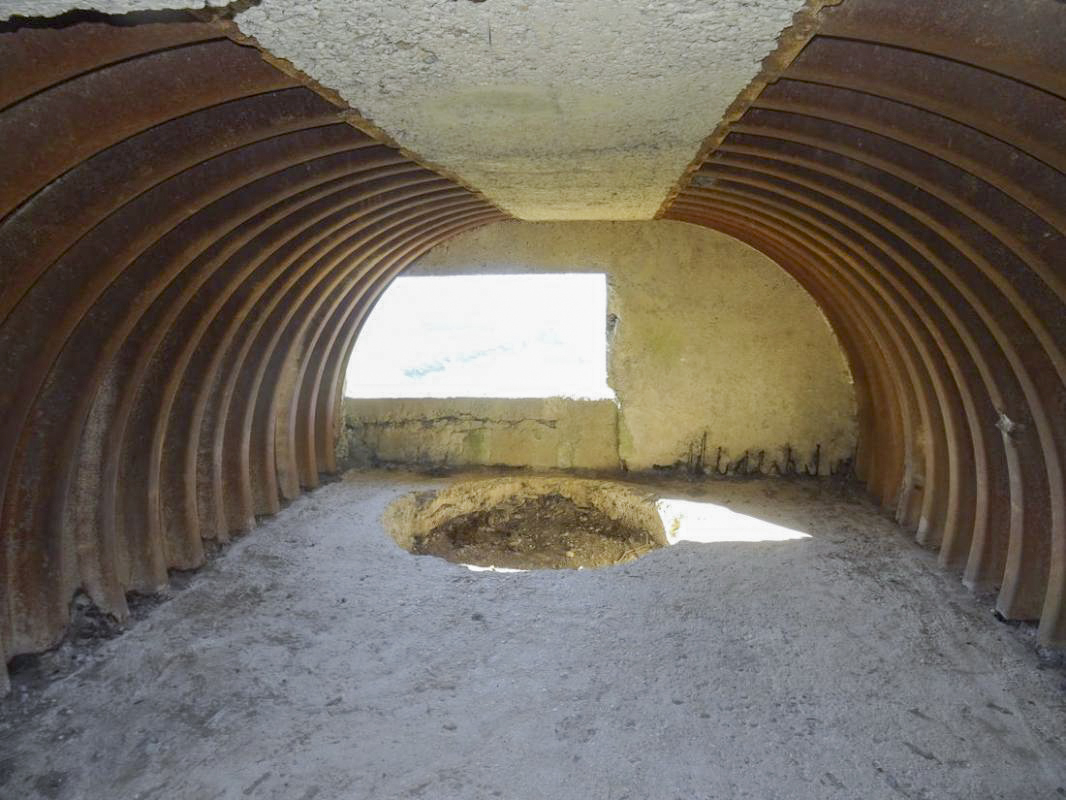 Ligne Maginot - Bb7-B - CHARLEMONT - Ouest - Vue actuelle de la casemate sans sa plate-forme. - ammagsdr