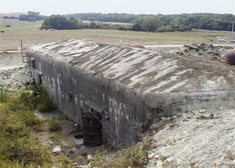 Ligne Maginot - QUATRE VENTS NORD - C74 - (Casemate d'infanterie - Simple) - Début des travaux de destruction partielle.
2003 - AALMA