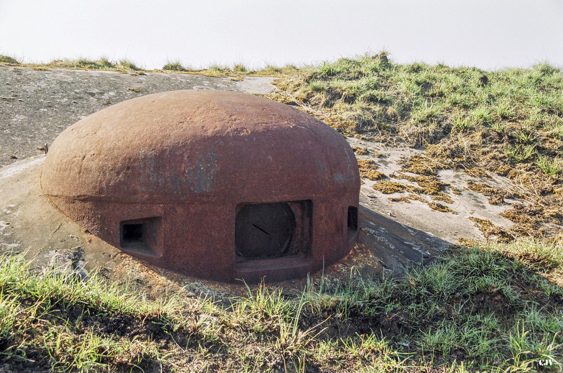 Ligne Maginot - QUATRE VENTS NORD - C74 - (Casemate d'infanterie - Simple) - Cloche JM - Lia VERMEULEN