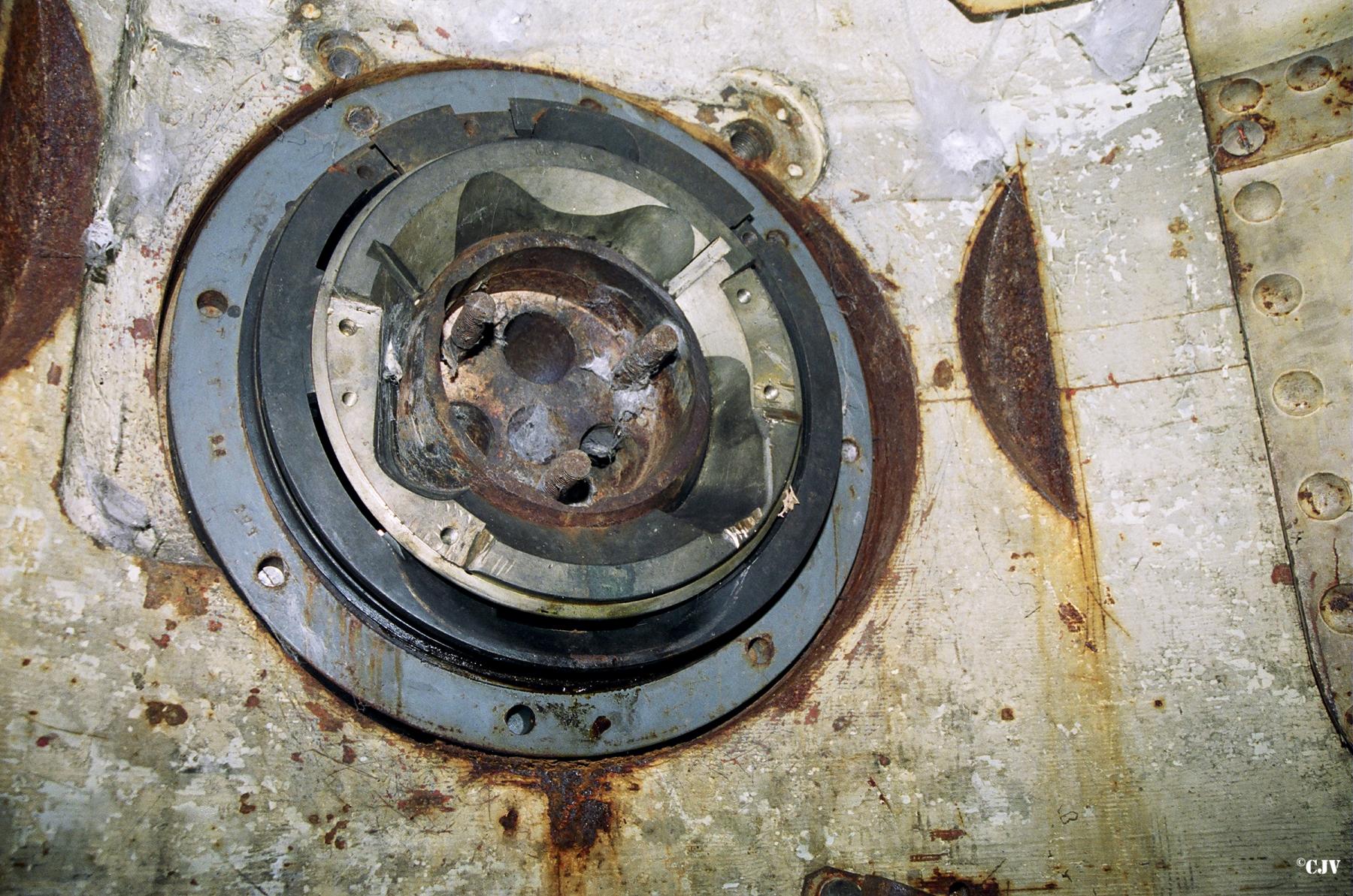 Ligne Maginot - QUATRE VENTS NORD - C74 - (Casemate d'infanterie - Simple) - La rotule de la cloche pour arme mixte - Lia VERMEULEN