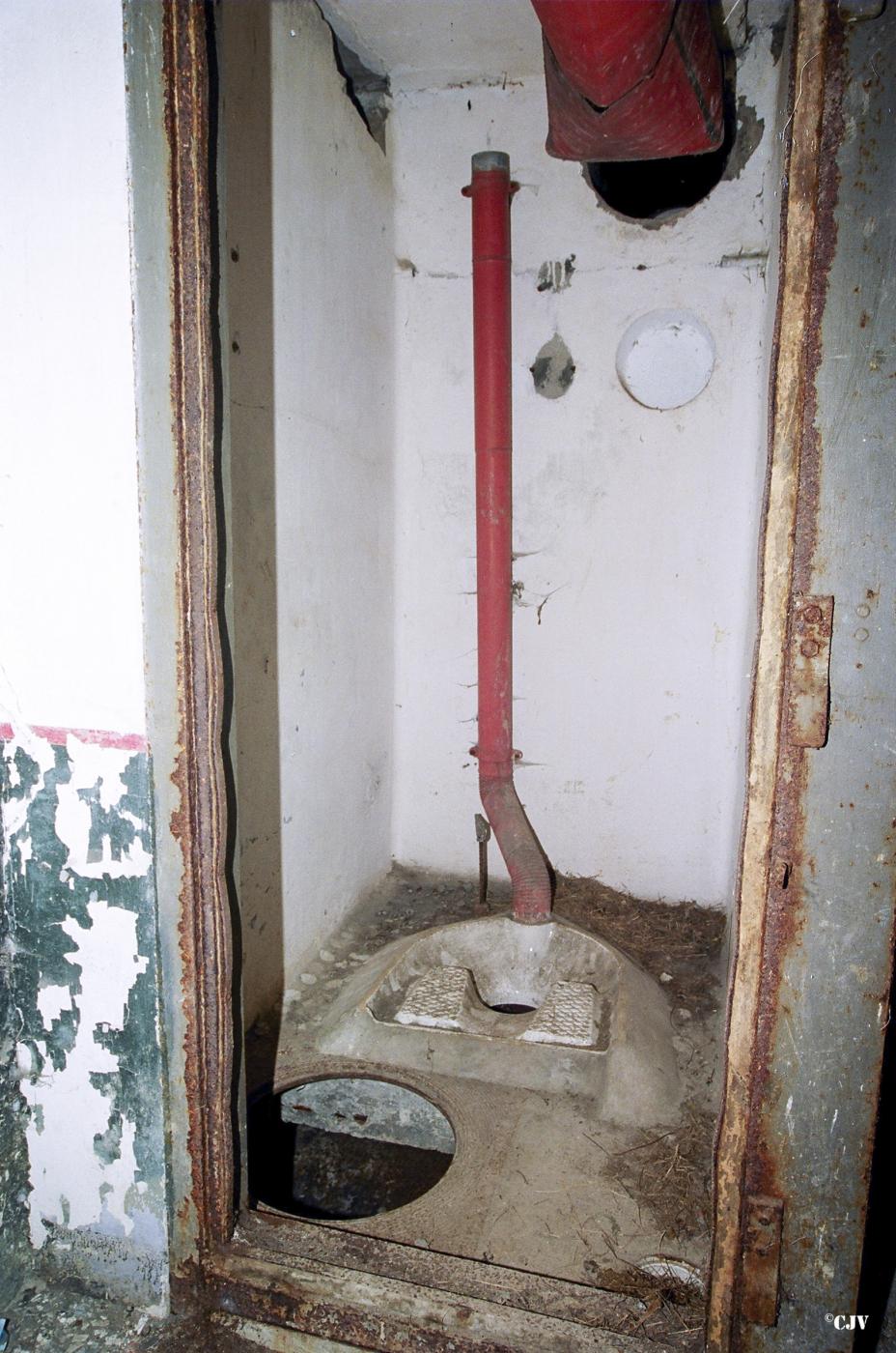 Ligne Maginot - QUATRE VENTS NORD - C74 - (Casemate d'infanterie - Simple) - Les latrines - Lia VERMEULEN